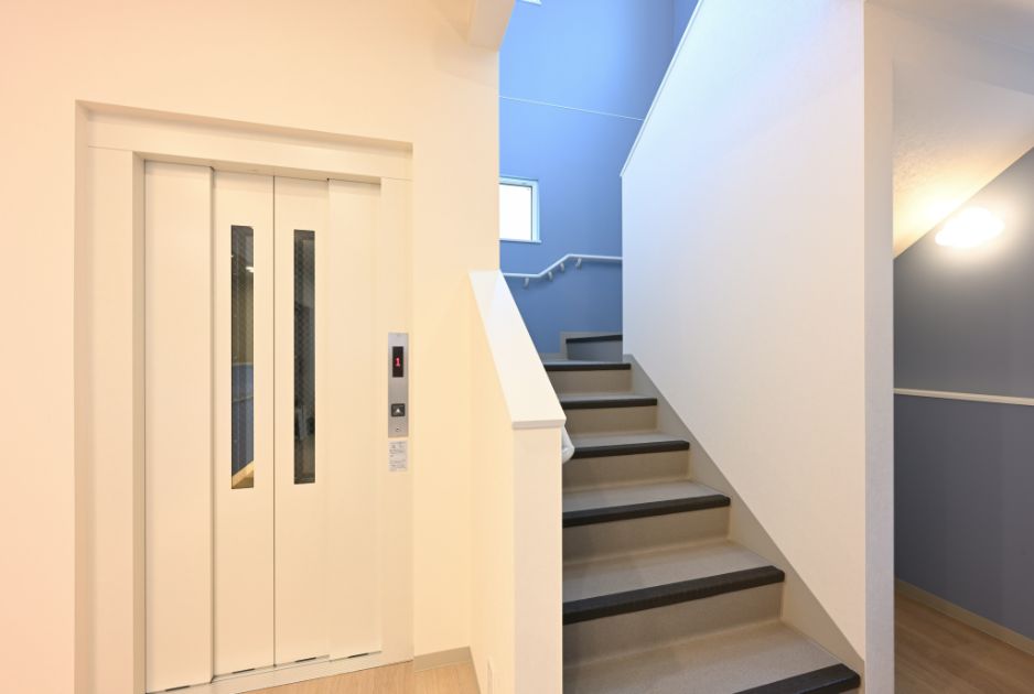 エレベーター・階段